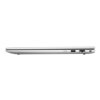 Na zdjęciu widoczny jest zamknięty srebrny laptop z widocznymi portami na bocznej krawędzi, w tym portem USB i złączem sieciowym. Laptop ma smukły profil i minimalistyczny design.