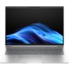 Na zdjęciu widoczny jest laptop z otwartym ekranem, na którym wyświetlany jest abstrakcyjny, niebieski wzór na czarnym tle. Klawiatura jest pełnowymiarowa, a na obudowie znajduje się logo producenta.