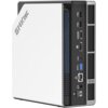 Biały komputer z logo "GMKtec" na obudowie, z widocznymi portami: USB, HDMI, USB4, Ethernet oraz gniazdem audio. Obok portów znajdują się ikony i napisy, a na bocznej części obudowy widoczny jest wzór z niebieskimi akcentami.