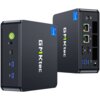 Dwa czarne komputery mini PC z logo "GMKtec" na obudowie, z przodu widoczne są porty USB, przycisk zasilania oraz wejście słuchawkowe, z tyłu znajdują się różne porty, w tym Ethernet i HDMI. Na obu urządzeniach widoczna jest naklejka "Intel Core i7".