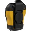 Żółto-czarny głośnik mobilny z widocznym logo "DEWALT" na czarnym klipsie. Produkt ma zaokrąglone krawędzie i otwory montażowe.