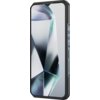 Smartfon z dużym ekranem, na którym widoczna jest abstrakcyjna grafika przypominająca kryształ. Na bocznej krawędzi urządzenia znajduje się napis "WATERPROOF".
