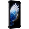 Czarny smartfon z wyświetlaczem przedstawiającym abstrakcyjny wzór przypominający pióra w odcieniach bieli i niebieskiego na ciemnym tle. Na boku urządzenia widoczny jest napis "SMART".