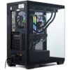 Na zdjęciu znajduje się komputer stacjonarny z przezroczystą boczną obudową, ukazującą wnętrze z podświetleniem RGB. Na tylnej części obudowy widoczne są porty wejścia/wyjścia oraz wentylator, a na obudowie znajduje się logo "be quiet!".