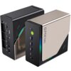 Dwa komputery GMKTEC EVO-T1 Ultra są ustawione obok siebie, jeden z przodu, drugi z tyłu, z widocznymi portami USB, HDMI, Ethernet oraz przyciskiem zasilania. Na obudowie jednego z komputerów widnieje logo "GMKTEC".