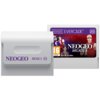 Na zdjęciu widoczny jest zestaw gier "EVERCADE Neogeo Arcade 3" z białą kasetą, na której znajduje się fioletowy napis "NEOGEO ARCADE 3 20". Obok kasety znajduje się kolorowa etykieta z grafiką postaci z gier, oznaczeniem wiekowym "16" oraz napisem "NEOGE