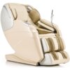Beżowy fotel masujący o nowoczesnym designie z licznymi poduszkami i panelami, wyposażony w zintegrowany panel sterowania oraz uchwyt na urządzenie mobilne. Na podstawie fotela widoczne jest logo "iREST".