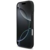 Czarne etui na telefon z widocznymi przyciskami bocznymi i otworem na aparat, z eleganckim, minimalistycznym designem. Na ekranie telefonu widoczny jest abstrakcyjny wzór z ciemnymi okręgami.