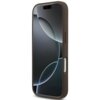 Brązowe etui na telefon z dużym logo "GUESS 4G" przeznaczone dla Apple iPhone 17 Pro Max. Etui ma gładką powierzchnię z wycięciami na przyciski i aparat.