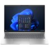 Na zdjęciu widoczny jest laptop z otwartym ekranem, na którym wyświetlony jest interfejs systemu Windows 11 z menu Start. Na obudowie laptopa znajduje się logo HP.