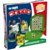 Pudełko gry logicznej "Top Trumps Match" z motywem piłkarskim, przedstawia zdjęcia piłkarzy na kolorowym tle oraz otwartą planszę z kostkami. Widoczne są napisy: "Top Trumps", "MATCH" oraz "World Football Stars", a także oznaczenia wiekowe i językowe.