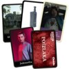 Na zdjęciu widoczne są karty z gry planszowej, w tym karta z napisem "POSZLAKA" oraz logo "Stranger Things Cluedo". Inne karty przedstawiają różne grafiki, w tym postać z podpisem "Jedenastka" oraz budynek z napisem "Dom".