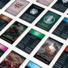 Na zdjęciu widoczne są karty z gry planszowej "Monopoly Wiedźmin" z różnymi tytułami własności, takimi jak "Kaer Morhen", "Aretuza", "Królewicz Ropuch", oraz wartościami hipotecznymi i opłatami. Karty zawierają ilustracje oraz szczegółowe informacje dotyc