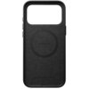 Czarne etui na telefon z wycięciem na aparat i okrągłym wzorem na środku, z napisem "NOMAD" w centralnej części. Produkt jest przeznaczony do Apple iPhone 17 Pro Max i obsługuje technologię MagSafe.