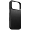 Czarne etui wykonane z gładkiej skóry, przeznaczone do telefonu Apple iPhone 17 Pro, z wycięciem na aparat i przyciski boczne. Produkt jest kompatybilny z technologią MagSafe.