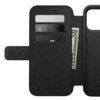Czarne etui NOMAD Modern Leather Folio do iPhone 17 Pro Max z trzema kieszonkami na karty i miejscem na banknoty. Widoczne jest logo "NOMAD" na dolnej części etui.