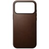 Brązowe etui wykonane z gładkiej skóry, z dużym wycięciem na aparat w górnej części. Produkt jest przeznaczony do telefonu Apple iPhone 17 Pro Max i obsługuje technologię MagSafe.