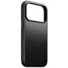 Czarne etui wykonane z gładkiej skóry, z dużym wycięciem na aparat i przyciskami po bokach. Produkt przeznaczony do telefonu Apple iPhone 17 Pro, kompatybilny z MagSafe.