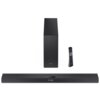 Na zdjęciu znajduje się czarny soundbar z wyświetlaczem pokazującym napis "ATMOS", obok niego stoi bezprzewodowy subwoofer z logo "SHARP" oraz pilot zdalnego sterowania.