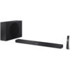 Na zdjęciu znajduje się czarny soundbar z napisem "ATMOS" na przednim panelu, obok którego widoczny jest bezprzewodowy subwoofer oraz pilot zdalnego sterowania. Na subwooferze i pilocie znajduje się logo "Sharp".