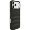 Czarne etui na telefon z trzema widocznymi otworami na aparaty oraz białym logo "AMG" na tylnej części. Powierzchnia etui ma wytłoczone linie i perforacje, co nadaje mu teksturowany wygląd.
