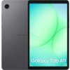 Na zdjęciu widoczny jest szary tablet z wyświetlaczem pokazującym zielone tło z napisem "Galaxy Tab A11". Obok ekranu znajduje się tył urządzenia z logo "SAMSUNG" i pojedynczym obiektywem aparatu.
