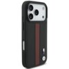 Czarne etui na telefon z czerwonym perforowanym paskiem i logo w kolorach niebieskim, granatowym i czerwonym oraz okrągłym emblematem z niebiesko-białymi elementami. Etui posiada wycięcia na aparat i przyciski boczne.