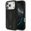 Czarne etui na telefon z logo Mercedesa na dole, z trzema dużymi otworami na aparaty oraz przyciskami po bokach. Obok etui widoczny jest telefon z wyświetlaczem pokazującym abstrakcyjny wzór w ciemnych kolorach.
