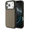 Etui do telefonu w kolorze taupe z widocznym logo Mercedes, posiada eleganckie tłoczenia i jest dopasowane do modelu iPhone. Obok etui widoczny jest telefon z wyświetlaczem pokazującym abstrakcyjny wzór.
