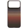 Etui na telefon z gradientowym wzorem w odcieniach niebieskiego, brązowego i czerwonego, wykonane z plecionego materiału. W górnej części znajduje się duży otwór na aparat.