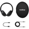Czarne słuchawki nauszne obok etui z napisem "niceboy", poniżej widoczne są dwa kable: jeden z końcówką USB-C i USB-A, drugi z dwoma wtykami jack 3,5 mm.