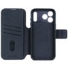 Granatowe etui skórzane z funkcją portfela, przeznaczone do Apple iPhone 17 Pro, posiada wycięcia na aparat i przyciski oraz kieszonki na karty. Na dolnej części etui widnieje napis "DECODED".