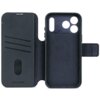 Granatowe etui skórzane z funkcją portfela, przeznaczone do iPhone 17 Pro Max, z wycięciami na aparat i miejscem na karty. Na dolnej części widoczny jest napis "DECODED".