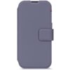 Niebieskie etui na telefon z teksturowaną powierzchnią, posiada klapkę z zapięciem oraz mały, kolorowy element w górnej części. Produkt jest przeznaczony do modelu Apple iPhone 17 Pro.