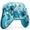 Bezprzewodowy kontroler Xbox w edycji Ice Breaker Specials Edition ma niebiesko-biały wzór z motywem liści. Na przyciskach widoczne są litery Y, X, B, A oraz logo Xbox.
