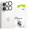 Na zdjęciu widoczny jest biały telefon z logo jabłka oraz nakładka na obiektyw aparatu, a w tle znajduje się opakowanie z napisem "Ringke CAMERA FULL COVER GLASS Premium Camera Protector for iPhone 17 2 Pack". Na opakowaniu widnieje również hasło "LIVE A 