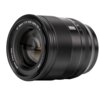 Czarny obiektyw z widocznymi oznaczeniami: "AF 56mm 1:1.2 VCM ASPH ED IF" oraz "φ 62mm 0.5m/1.64ft". Na obiektywie znajduje się także napis "Pro".