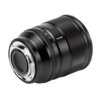 Czarny obiektyw fotograficzny z widocznymi oznaczeniami przysłony od f/1.2 do f/16 oraz napisem "VILTROX" na obudowie. Metalowy bagnet z tyłu obiektywu posiada styki elektroniczne.