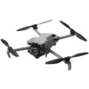 Na zdjęciu znajduje się szary dron z czterema śmigłami, wyposażony w kamerę z przodu. Na obiektywie kamery widoczny jest napis "4K".