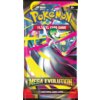 Opakowanie gry karcianej z kolorową grafiką przedstawiającą postać z serii Pokemon oraz napisy: "POKEMON TRADING CARD GAME", "MEGA EVOLUTION", "10 ADDITIONAL GAME CARDS" i oznaczenie wiekowe "6+".