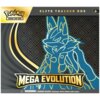 Opakowanie gry karcianej z serii "Pokemon Trading Card Game" z napisem "Elite Trainer Box" i "Mega Evolution" na tle geometrycznego wzoru. Na dole znajduje się ostrzeżenie: "WARNING: CHOKING HAZARD Small parts. Not for children under 3 years."