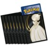Na zdjęciu widoczne są karty do gry z motywem Gardevoir, ułożone w wachlarz, z jedną kartą z logo "Pokémon" wystającą z góry. Karty mają czarno-złoty wzór z postacią Gardevoir oraz napis "2023 Pokémon/Nintendo/Creatures/Gamefreak".