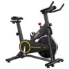 Na zdjęciu znajduje się czarny rower magnetyczny z żółtymi akcentami, z widocznym logo "UREVO" na ramie. Rower posiada regulowane siodełko, kierownicę oraz pedały z paskami.