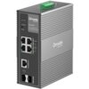 Na zdjęciu znajduje się szary, metalowy switch TP-LINK Omada IES206GPP z sześcioma portami Ethernet, funkcją PoE i możliwością zarządzania, z widocznymi napisami: "Omada by tp-link", "IES206GPP", "6-Port Gigabit Industrial Easy Managed PoE Switch". Na gór