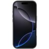 Przedstawione jest etui na telefon z ciemnym, minimalistycznym wzorem przypominającym włókno węglowe. Na ekranie telefonu widoczny jest abstrakcyjny motyw z ciemnymi i jasnymi okręgami.