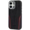 Czarno-czerwone etui na telefon z logo Audi na dole, wykonane z materiału przypominającego skórę, z widocznymi przeszyciami i wycięciem na aparat. Etui ma elegancki design z pionowymi liniami i czerwonymi akcentami po bokach.
