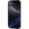 Na zdjęciu widoczne jest etui na telefon z ciemnym, nowoczesnym wzorem i wyraźnymi przyciskami bocznymi. Etui ma gładką powierzchnię i jest dopasowane do kształtu telefonu.