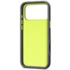 Czarne etui z żółtym wnętrzem, przeznaczone do iPhone 17 Pro Max, posiada duży otwór na aparat oraz okrągły wzór wskazujący na kompatybilność z MagSafe. Na bokach widoczne są przyciski oraz teksturowane wykończenie dla lepszego chwytu.
