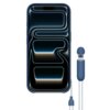Na zdjęciu znajduje się niebieskie etui na telefon z widocznym abstrakcyjnym wzorem na ekranie, obok którego umieszczone są niebieskie słuchawki przewodowe. Produkt jest przeznaczony do Apple iPhone 17 Pro.