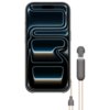 Na zdjęciu znajduje się granitowo-szare etui na telefon z widocznym ekranem, na którym wyświetlany jest abstrakcyjny wzór z jasnymi liniami na ciemnym tle. Obok etui widoczny jest szary uchwyt z przewodem.